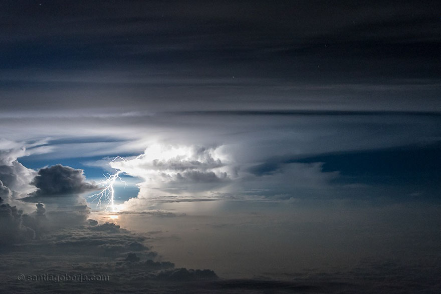 Фотография: Под крылом самолета: тучи, бури, грозы на ошеломляющих снимках пилота №21 - BigPicture.ru