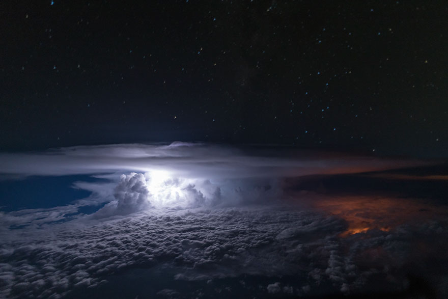 Фотография: Под крылом самолета: тучи, бури, грозы на ошеломляющих снимках пилота №20 - BigPicture.ru