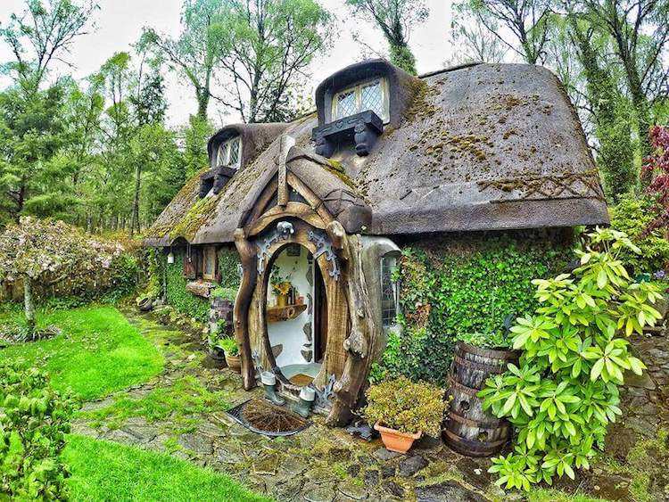 Фотография: Фанат Толкина своими руками построил дом хоббита и 20 лет живет в нем №2 - BigPicture.ru