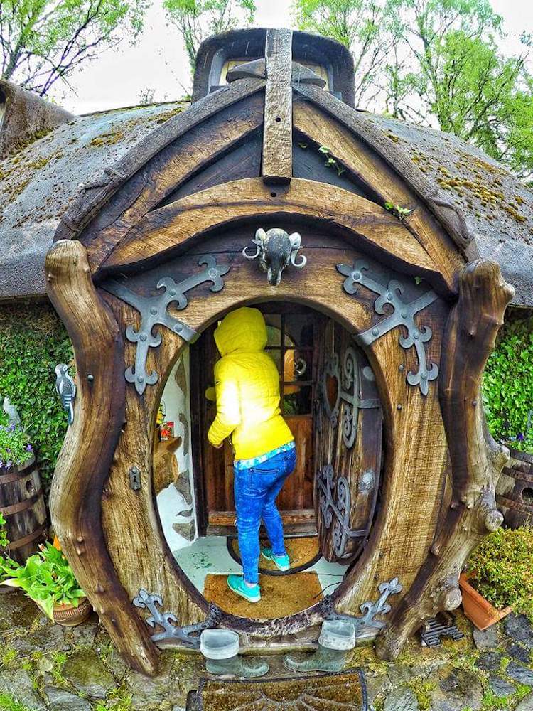 Фотография: Фанат Толкина своими руками построил дом хоббита и 20 лет живет в нем №3 - BigPicture.ru