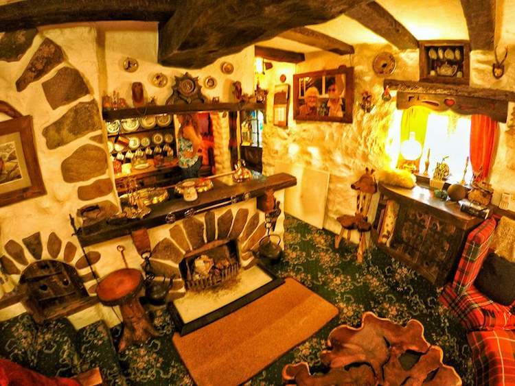 Фотография: Фанат Толкина своими руками построил дом хоббита и 20 лет живет в нем №7 - BigPicture.ru