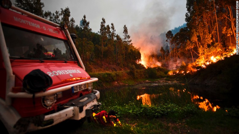 Фотография: Португалия страдает от самого масштабного пожара за последние 50 лет №10 - BigPicture.ru
