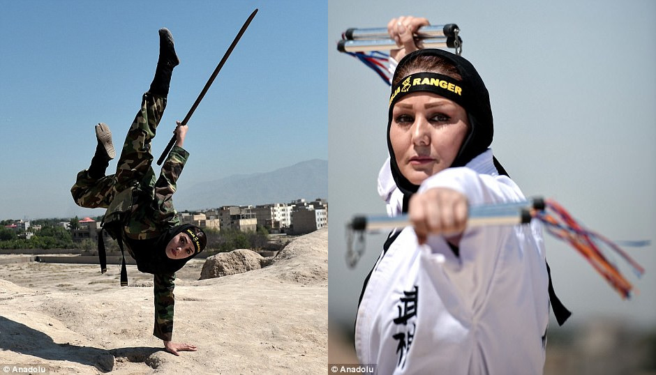 Фотография: Ниндзя в хиджабах: как иранские женщины изучают боевые искусства в пустыне №21 - BigPicture.ru
