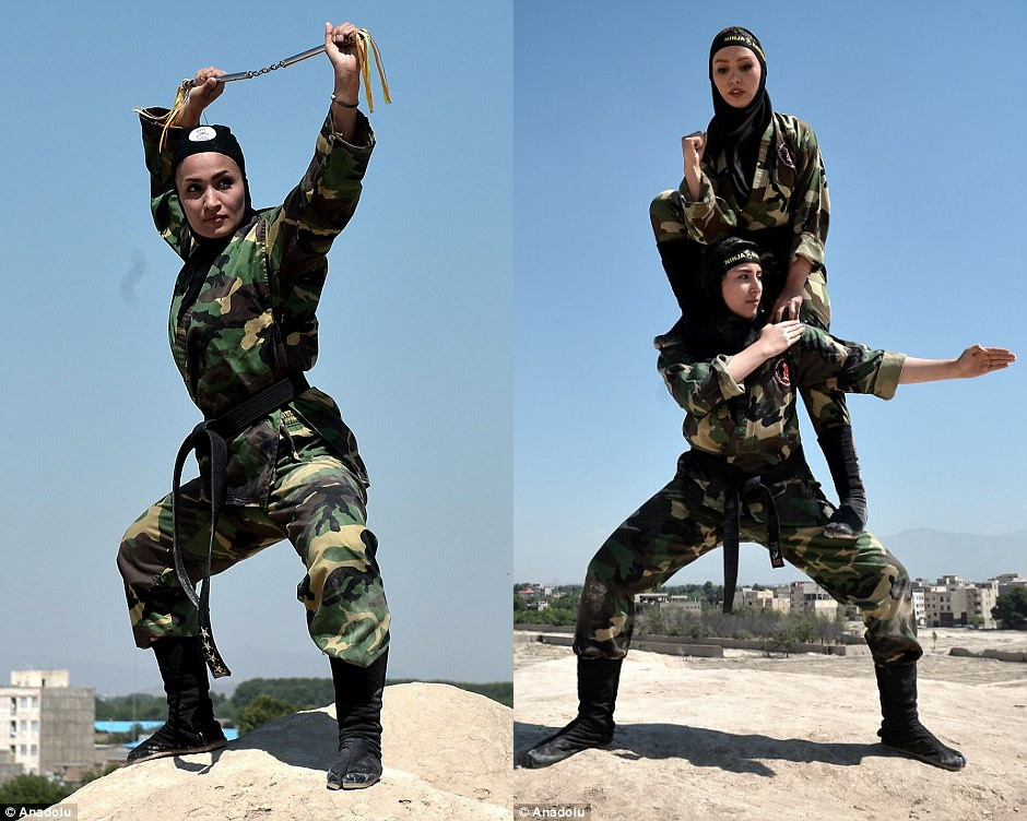 Фотография: Ниндзя в хиджабах: как иранские женщины изучают боевые искусства в пустыне №31 - BigPicture.ru