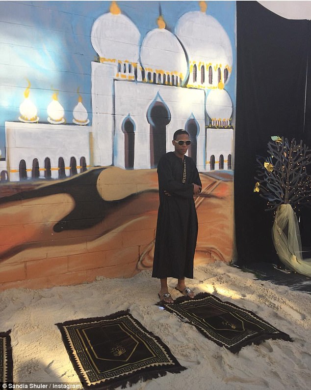 Фотография: Мама устроила сыну выпускной в стиле арабских шейхов за 25 тысяч долларов №3 - BigPicture.ru
