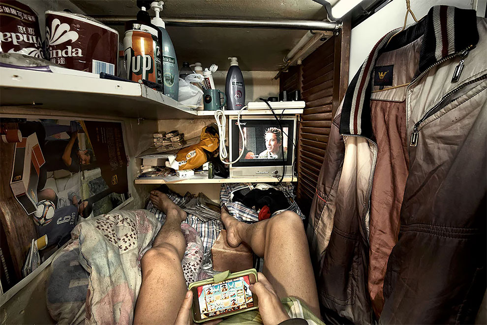 Фотография: Жизнь в коробке: внутри гонконгских крошечных квартир №6 - BigPicture.ru