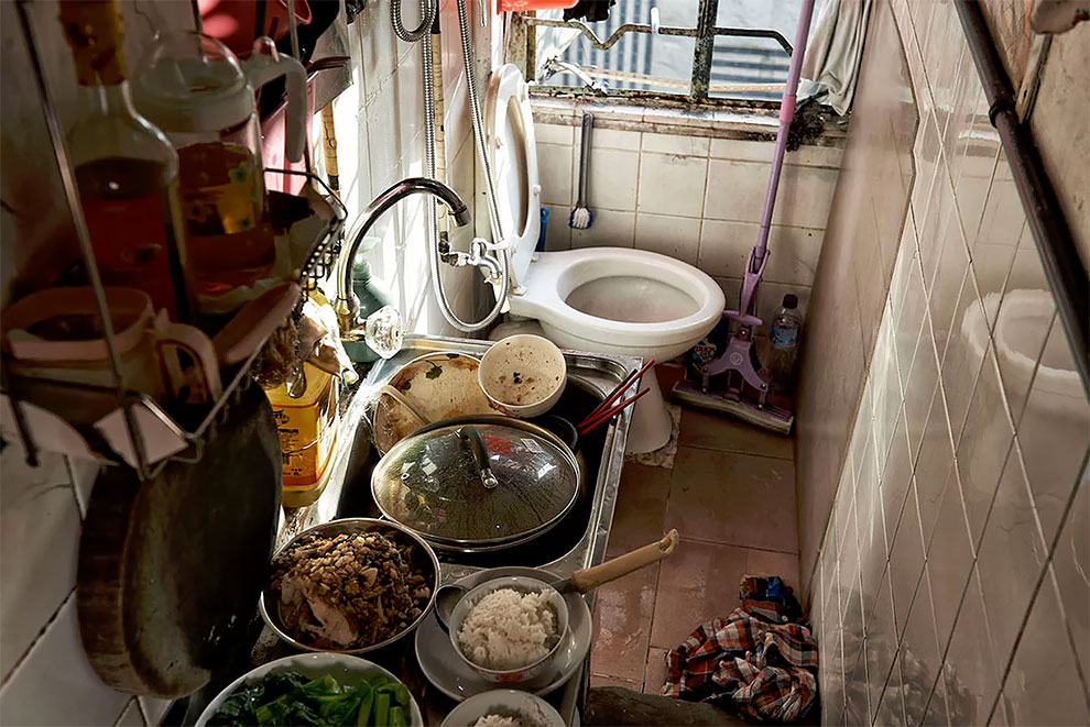 Фотография: Жизнь в коробке: внутри гонконгских крошечных квартир №7 - BigPicture.ru