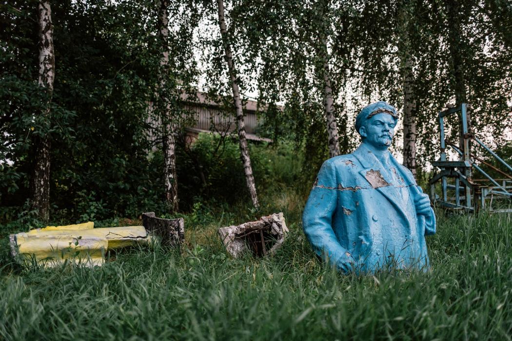 Фотография: Ленин без головы: судьба советских памятников на Украине №8 - BigPicture.ru