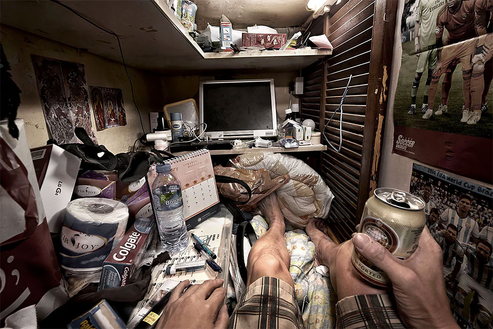 Фотография: Жизнь в коробке: внутри гонконгских крошечных квартир №8 - BigPicture.ru