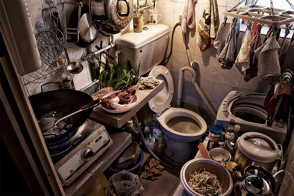 Фотография: Жизнь в коробке: внутри гонконгских крошечных квартир №9 - BigPicture.ru