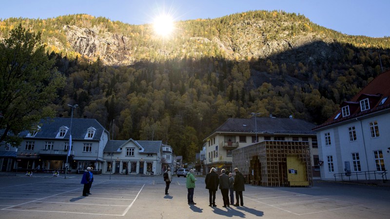 Фотография: Нет солнца? Сделай его сам! Кейс итальянской горной деревушки №1 - BigPicture.ru