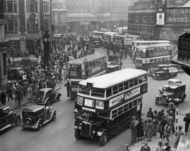 Фотография: Этот безумный, яркий Лондон на черно-белых фотографиях 1930-х годов №15 - BigPicture.ru