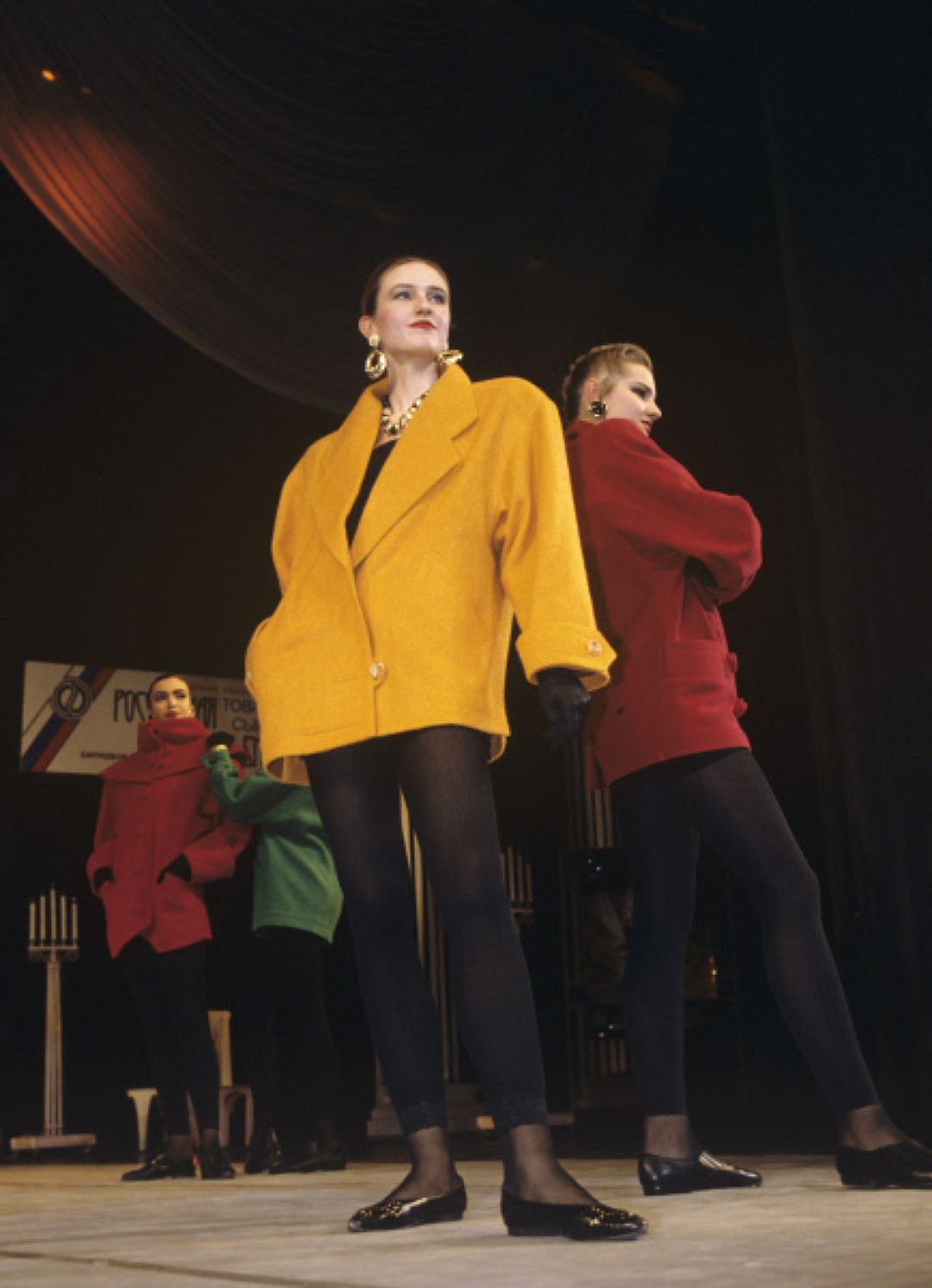 Фотография: Модные приметы 90-х: джинса, одежда кислотного цвета и челки домиком №7 - BigPicture.ru