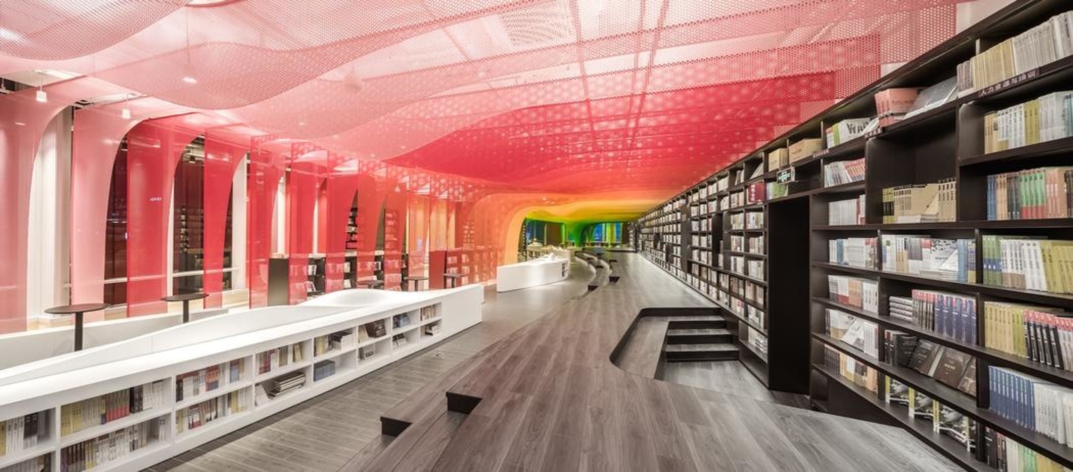 Фотография: В Китае открылся книжный магазин будущего с фантастическим дизайном №7 - BigPicture.ru
