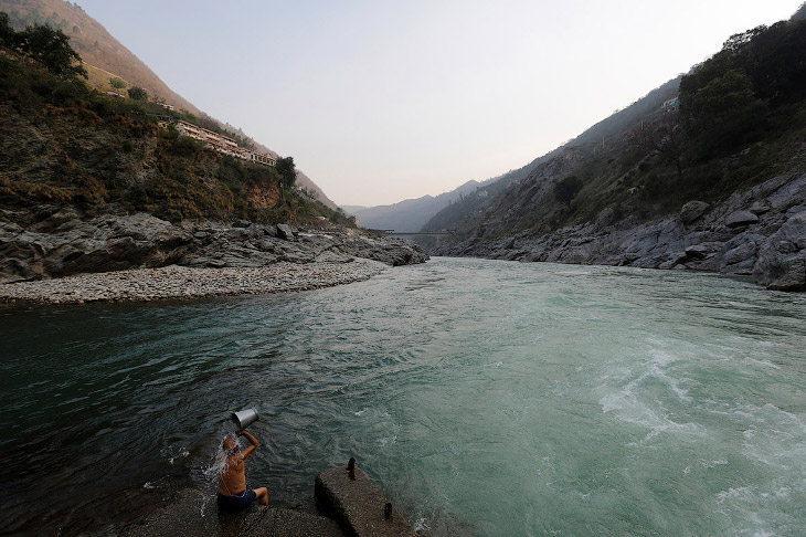 Фотография: Все цвета грязи: как индийцы убивают священную реку Ганг №2 - BigPicture.ru