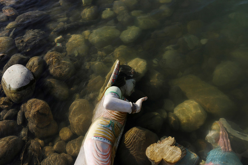 Фотография: Все цвета грязи: как индийцы убивают священную реку Ганг №6 - BigPicture.ru
