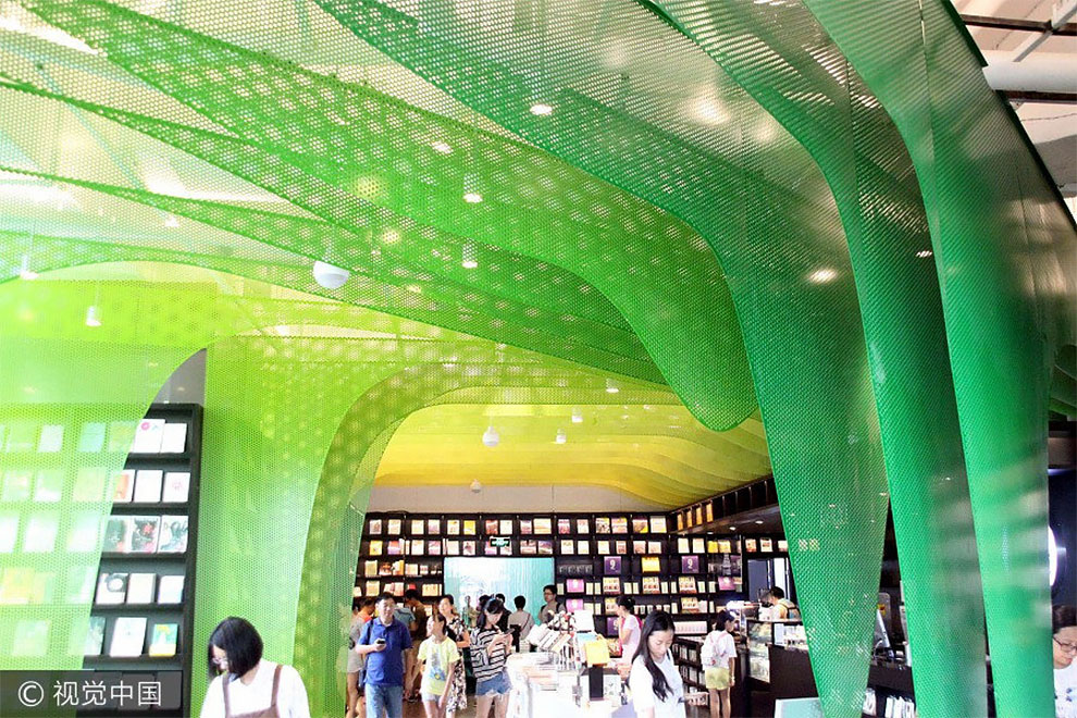 Фотография: В Китае открылся книжный магазин будущего с фантастическим дизайном №6 - BigPicture.ru
