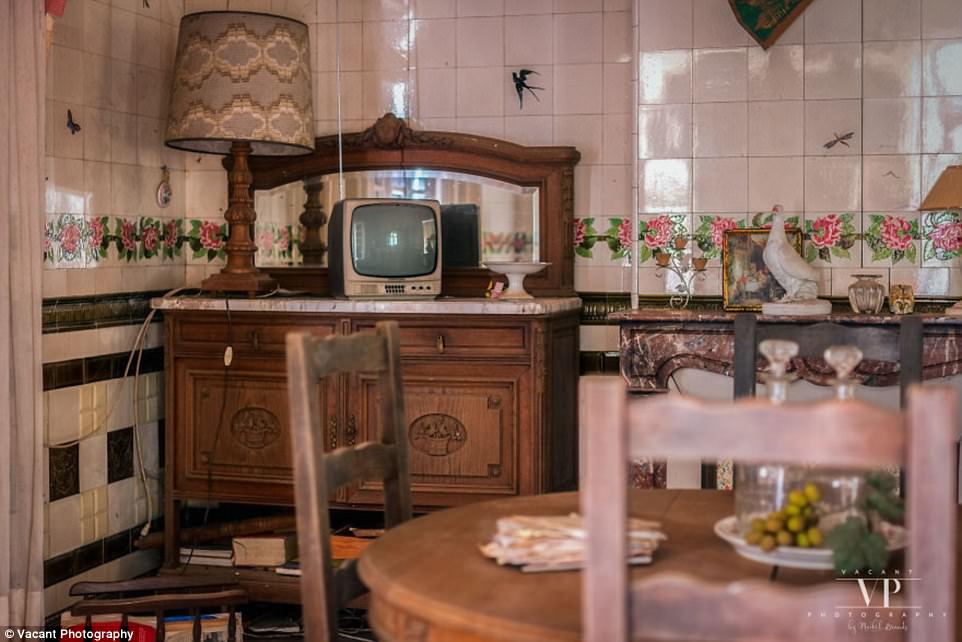 Фотография: Внутри таинственного французского особняка, который 20 лет стоит заброшенным №12 - BigPicture.ru