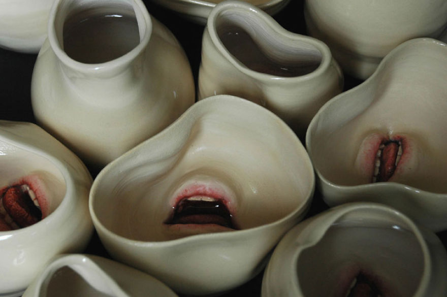 Фотография: Израильский скульптор создает керамическую посуду, которая может от вас убежать №11 - BigPicture.ru