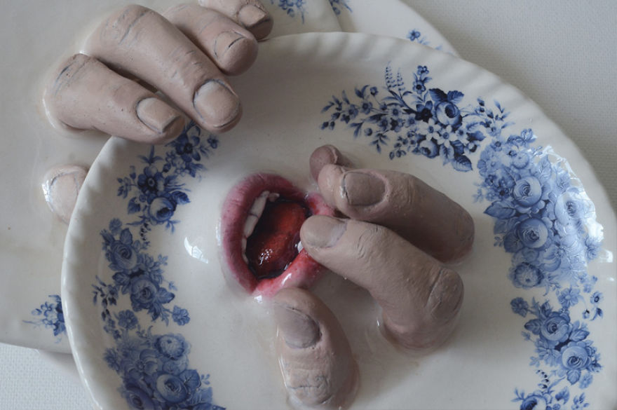 Фотография: Израильский скульптор создает керамическую посуду, которая может от вас убежать №1 - BigPicture.ru