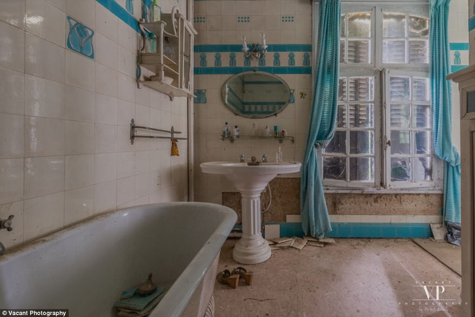 Фотография: Внутри таинственного французского особняка, который 20 лет стоит заброшенным №13 - BigPicture.ru