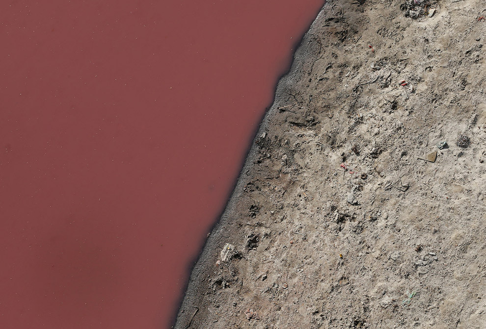 Фотография: Все цвета грязи: как индийцы убивают священную реку Ганг №10 - BigPicture.ru