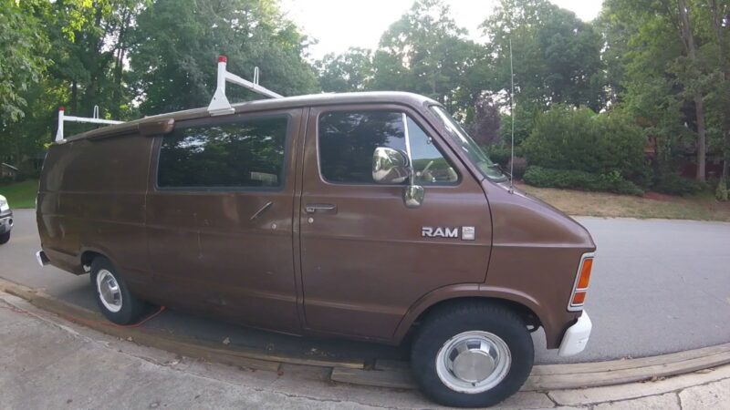 Фотография: Проследи за бывшей: на eBay продали фургон для слежки №1 - BigPicture.ru