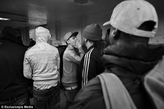 Фотография: Оружие, наркотики и насилие: будни американской уличной банды №13 - BigPicture.ru