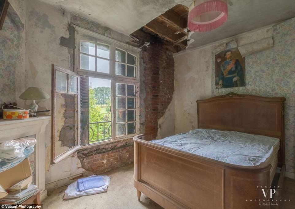 Фотография: Внутри таинственного французского особняка, который 20 лет стоит заброшенным №16 - BigPicture.ru
