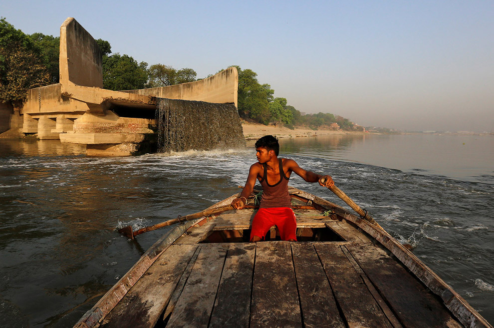 Фотография: Все цвета грязи: как индийцы убивают священную реку Ганг №13 - BigPicture.ru