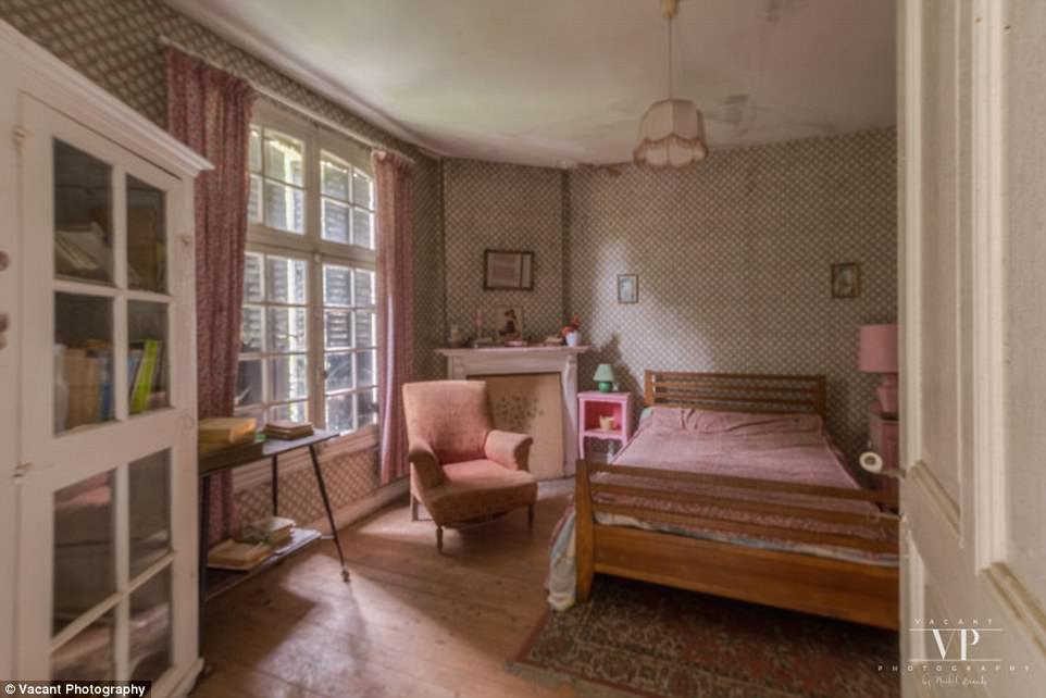 Фотография: Внутри таинственного французского особняка, который 20 лет стоит заброшенным №17 - BigPicture.ru