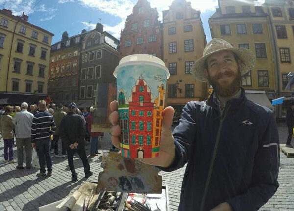 Нет искусства без стакана: путешественник расписывает кофейные стаканчики, зарабатывая на жизнь