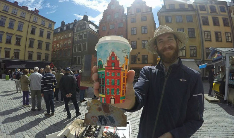 Фотография: Нет искусства без стакана: путешественник расписывает кофейные стаканчики, зарабатывая на жизнь №1 - BigPicture.ru