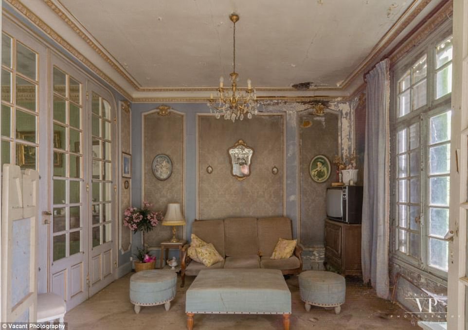 Фотография: Внутри таинственного французского особняка, который 20 лет стоит заброшенным №18 - BigPicture.ru