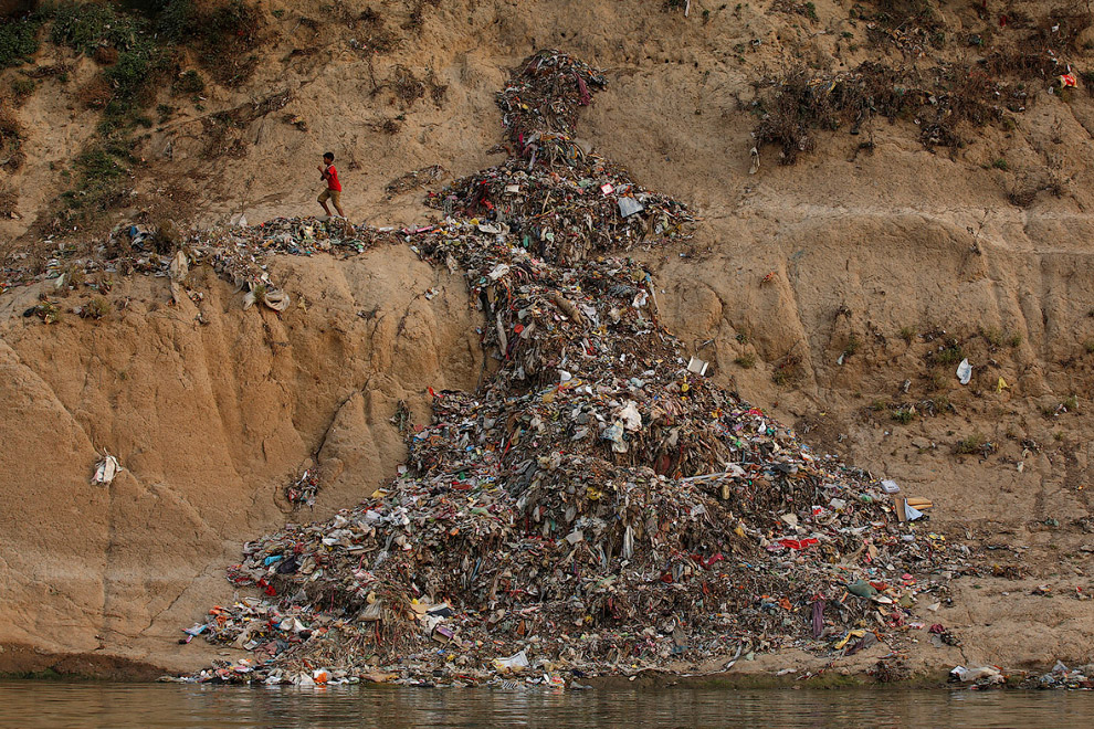 Фотография: Все цвета грязи: как индийцы убивают священную реку Ганг №15 - BigPicture.ru