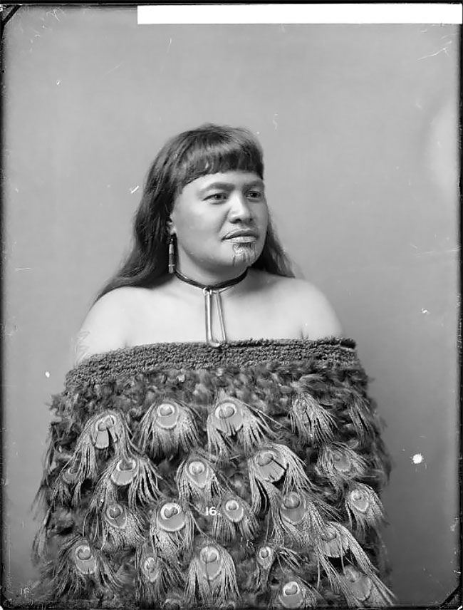 Фотография: Татуировки на лице — священная традиция женщин племени маори №13 - BigPicture.ru