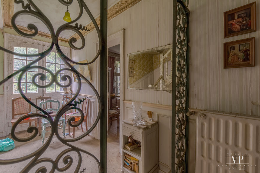Фотография: Внутри таинственного французского особняка, который 20 лет стоит заброшенным №21 - BigPicture.ru