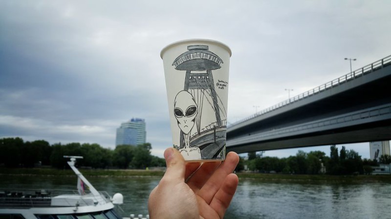 Фотография: Нет искусства без стакана: путешественник расписывает кофейные стаканчики, зарабатывая на жизнь №21 - BigPicture.ru