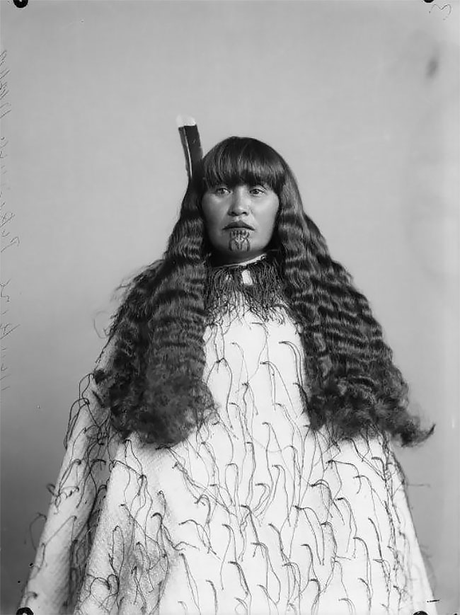 Фотография: Татуировки на лице — священная традиция женщин племени маори №12 - BigPicture.ru