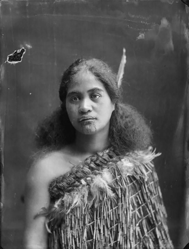 Фотография: Татуировки на лице — священная традиция женщин племени маори №8 - BigPicture.ru