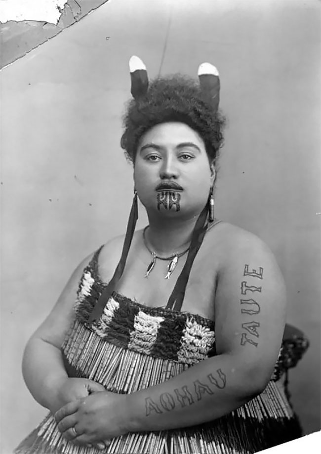 Татуировки на лице — священная традиция женщин племени маори