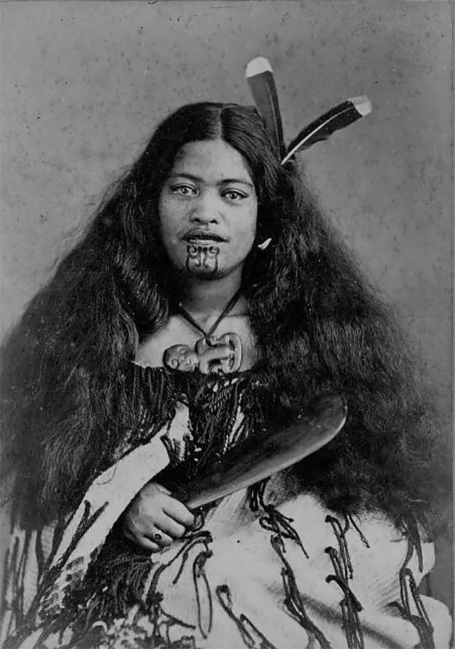 Фотография: Татуировки на лице — священная традиция женщин племени маори №3 - BigPicture.ru