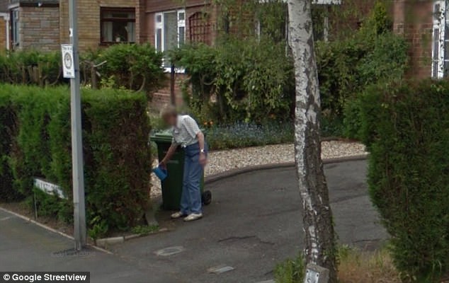 Фотография: Британка увидела на панораме Google Earth умершую полтора года назад мать №3 - BigPicture.ru