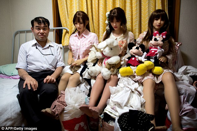 Фотография: Все больше японцев предпочитают отношения с резиновыми секс-куклами №3 - BigPicture.ru
