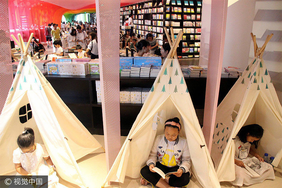 Фотография: В Китае открылся книжный магазин будущего с фантастическим дизайном №10 - BigPicture.ru