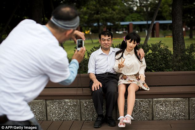 Фотография: Все больше японцев предпочитают отношения с резиновыми секс-куклами №6 - BigPicture.ru