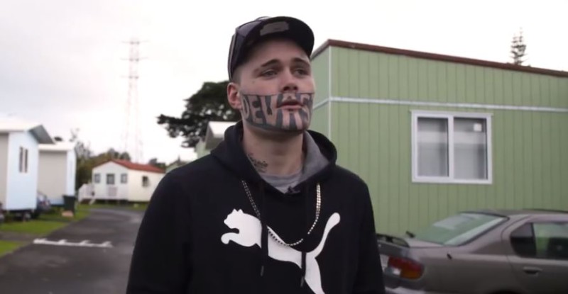 Фотография: 19-летний парень с татуировкой на лице ищет хоть кого-нибудь, кто предложит ему работу №7 - BigPicture.ru
