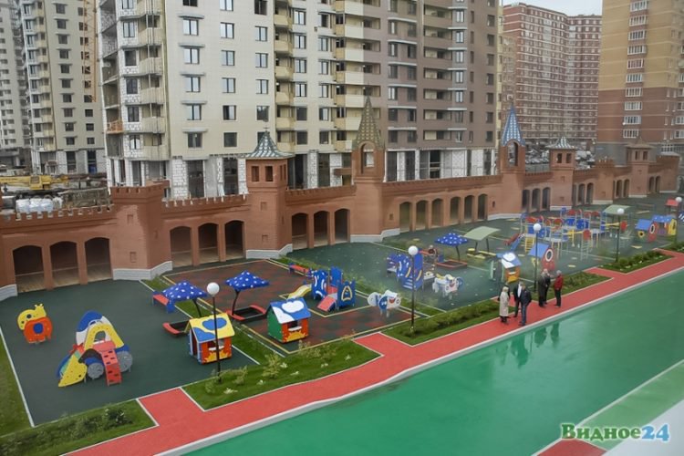 Фотография: Иностранцы поражены подмосковным детским садом в виде замка №7 - BigPicture.ru