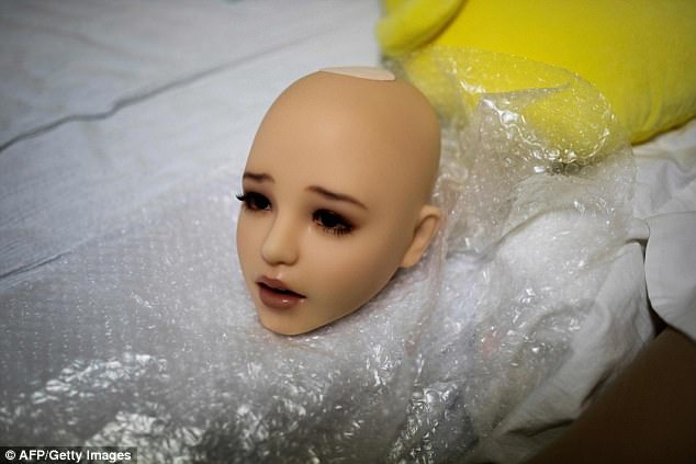 Фотография: Все больше японцев предпочитают отношения с резиновыми секс-куклами №7 - BigPicture.ru