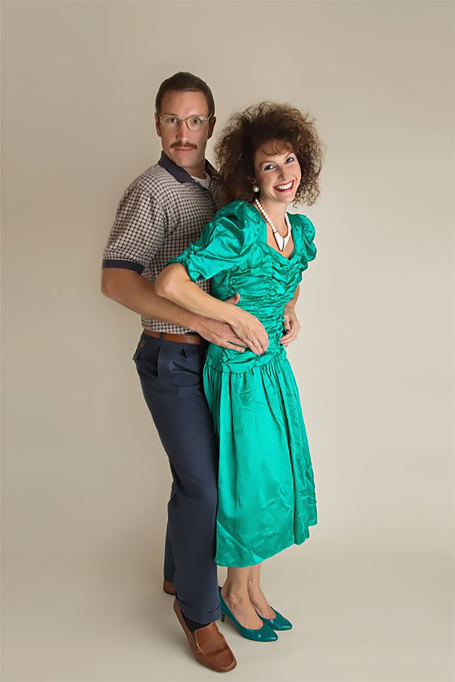 Фотография: К 10-летию брака пара снялась в дурацкой фотосессии в стиле 80-х №2 - BigPicture.ru